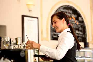 Trouver un job dans la restauration en PVT Working Holiday Australie, par ValizStoriz pour l'assurance PVT Working Holiday AVI International