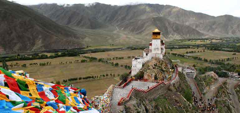 Palais du Yumbulagang, monastère de la vallée du fleuve du Yarlung Tsangpo