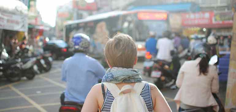 voyager sérénité AVI International et Fabrice Dubesset